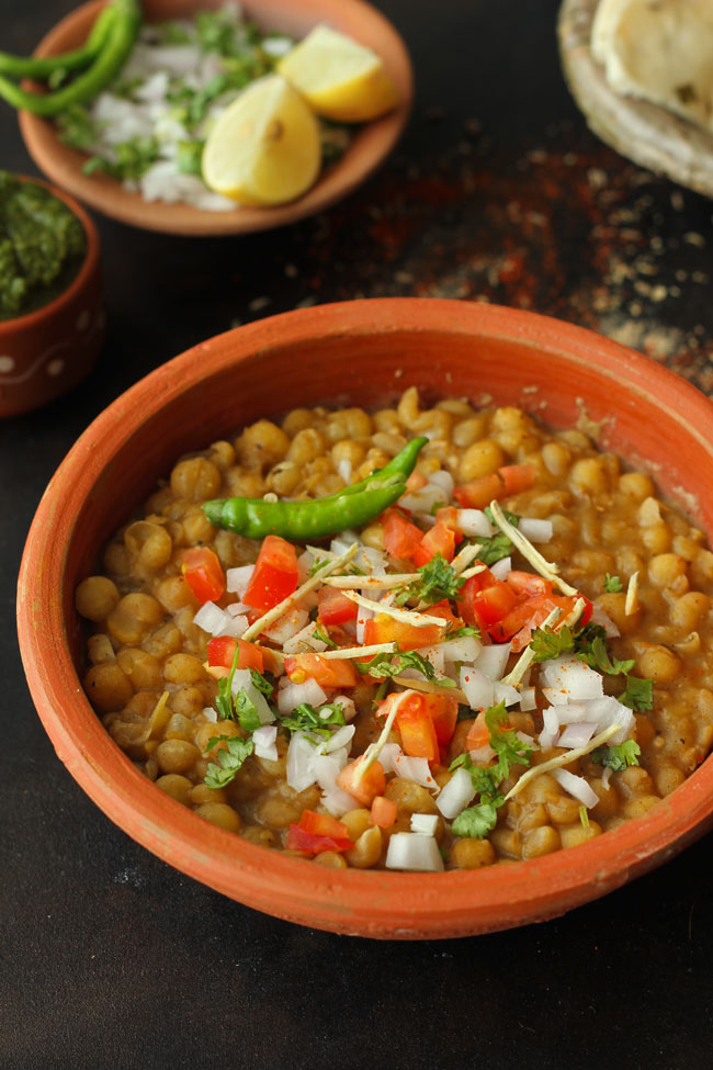 matar-kulcha-recipe-delhi-style-chole-kulche-fun-food-frolic