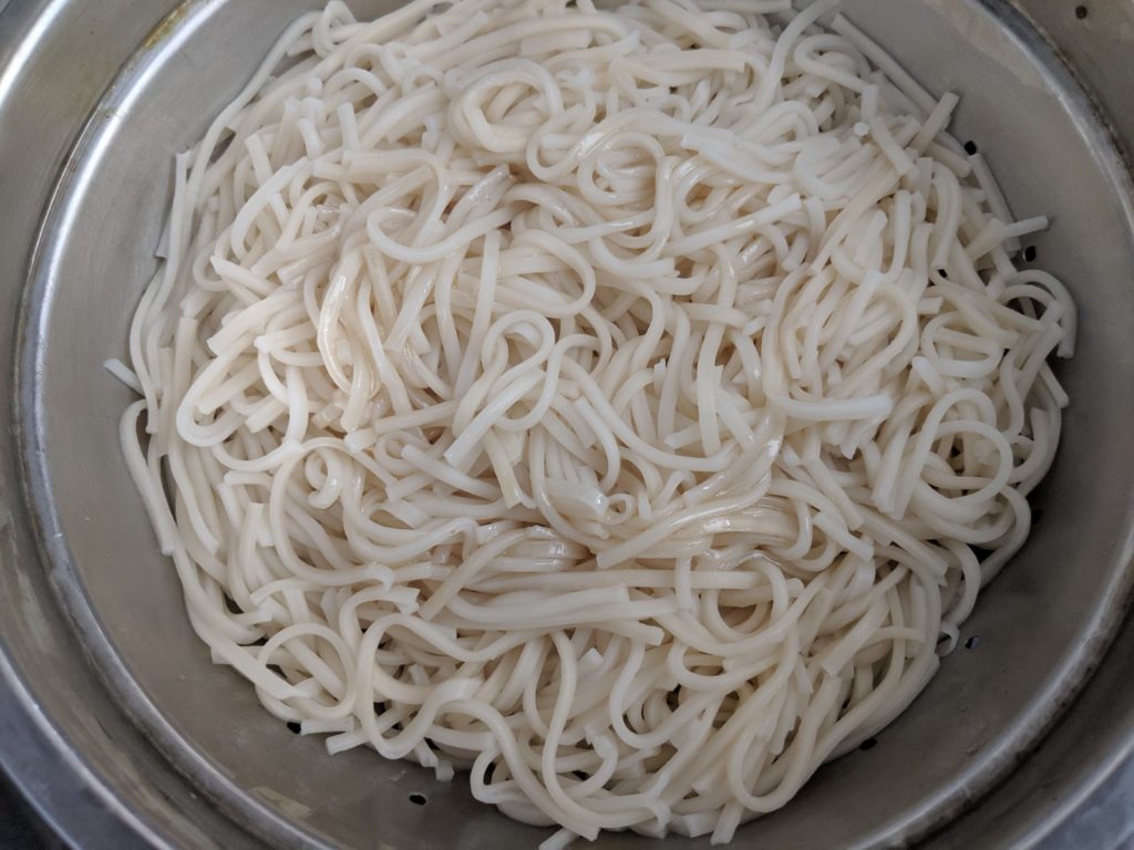 Chilli Garlic Noodles Recipe | Veg Hakka Noodles - Fun FOOD Frolic
