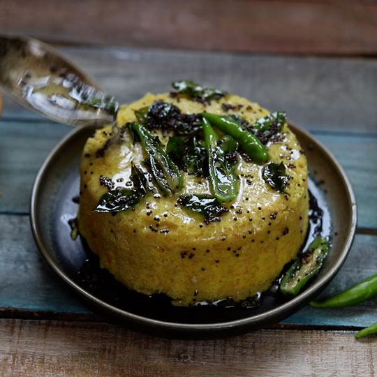 Tempering the dhokla