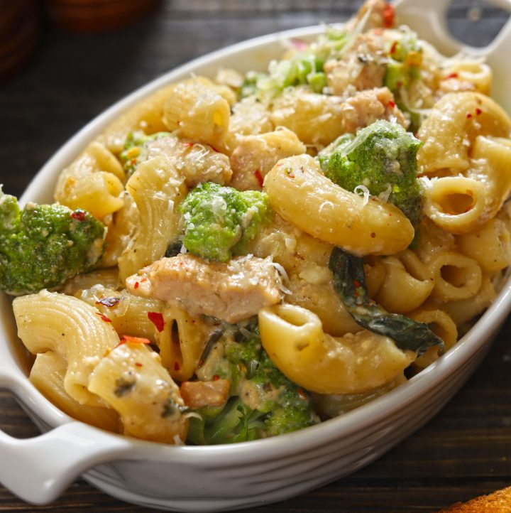 side close up shot of instant pot chicken broccoli pasta